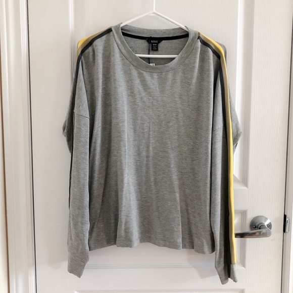 Grey long tee shirt with yellow stripes on sleeve - Picture 1 of 3